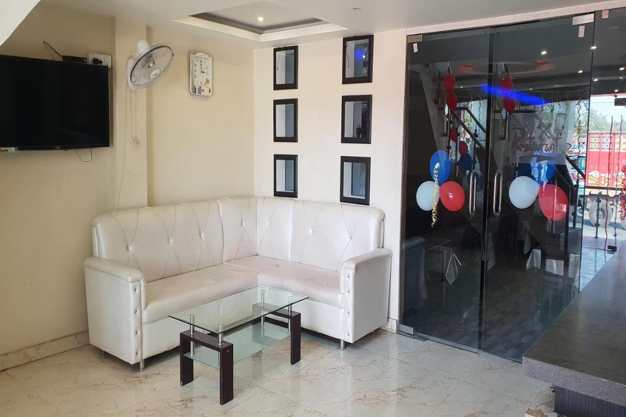 Hotel Oyo 27750 Bhagwati Residency Mirzāpur Exterior foto